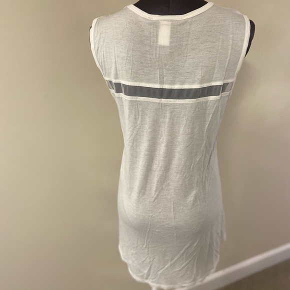 BCBG MaxAzria sleeveless white top size M - Picture 3 of 10